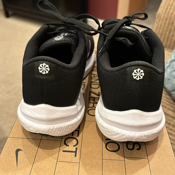 Nike Winflo 10. Size 9.5. DV4023-003 - Picture 4 of 6